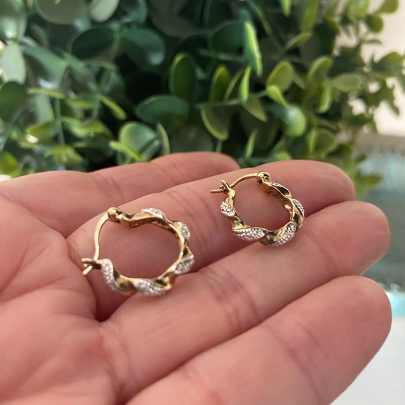 Beautiful Robert Seeman Designs Gold over Sterling Silver 925 hoop earrings .75” - Picture 2 of 4